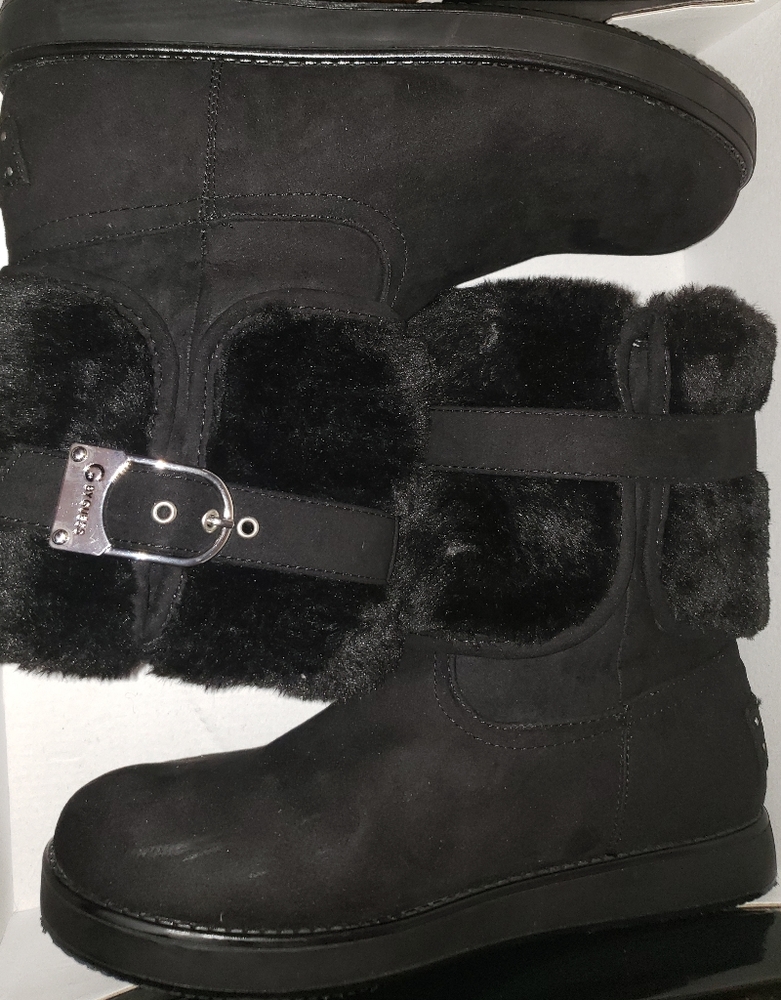 Pair of size 8M leather Guess winter boots.